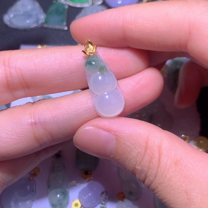 翡翠18K金镶嵌颈饰翡翠