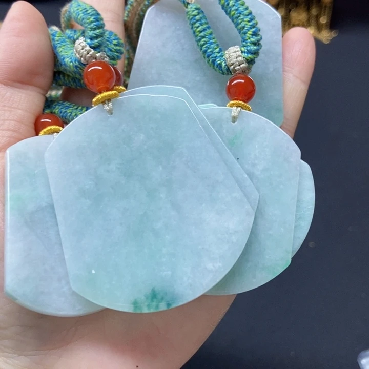 翡翠未镶嵌颈饰吊坠