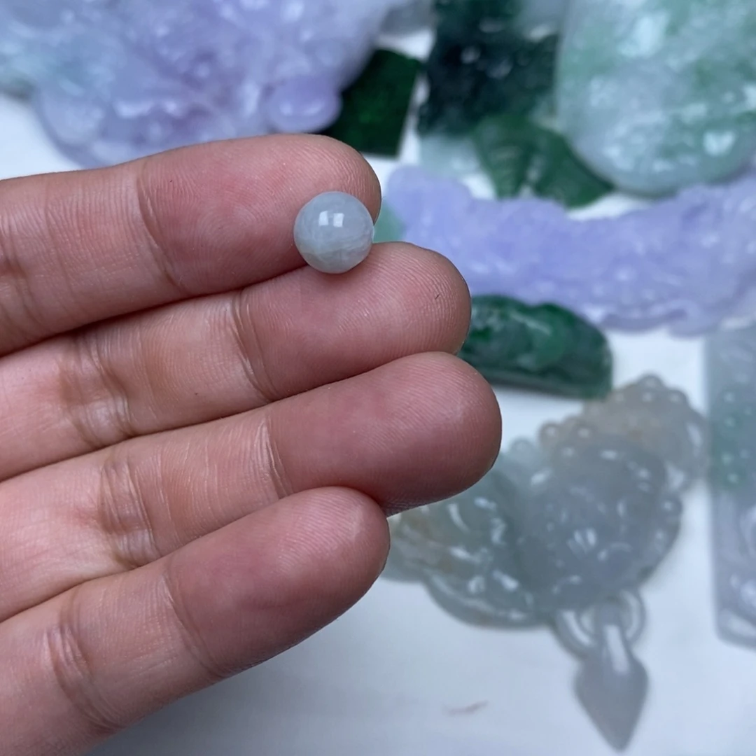 翡翠未镶嵌颈饰小**易翡翠