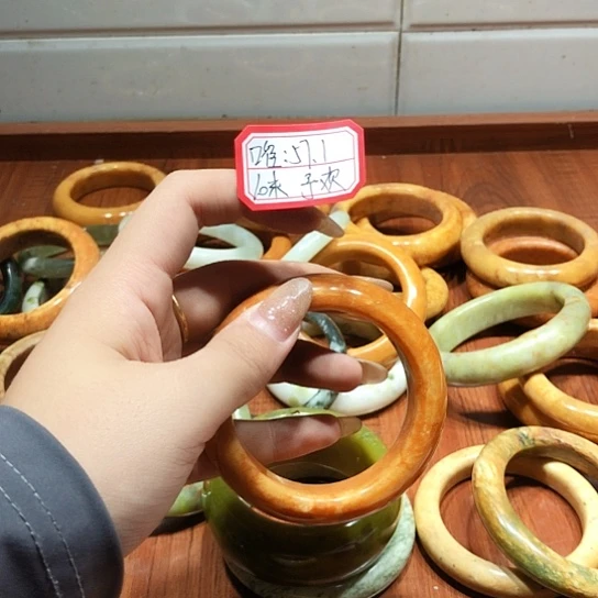 未镶嵌蛇纹石玉手镯予*