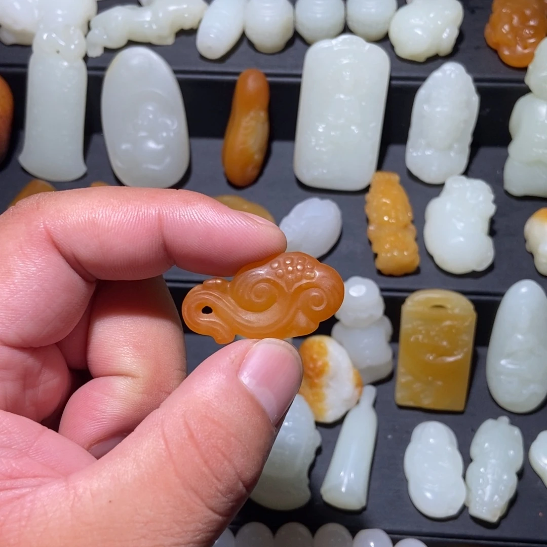今***玉和田玉未镶嵌颈饰