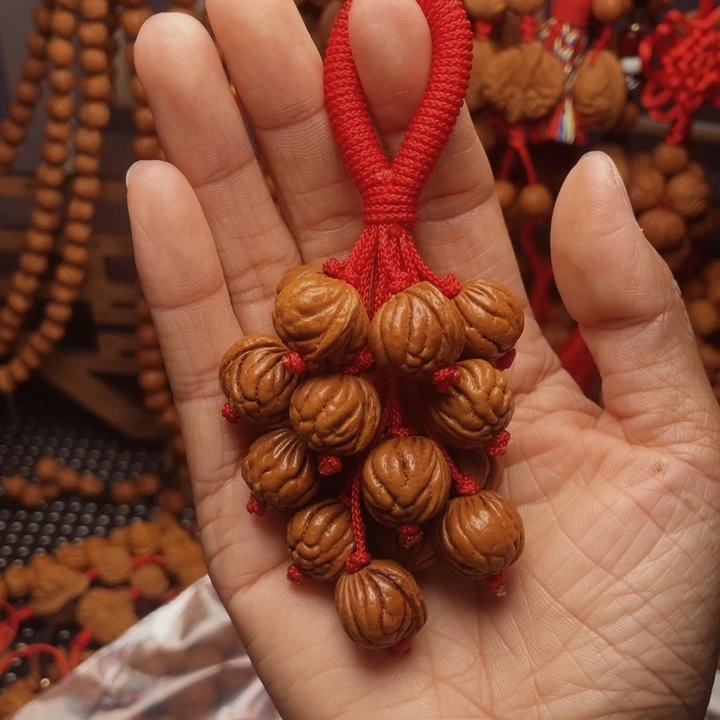 木质类龙纹桃枭挂件