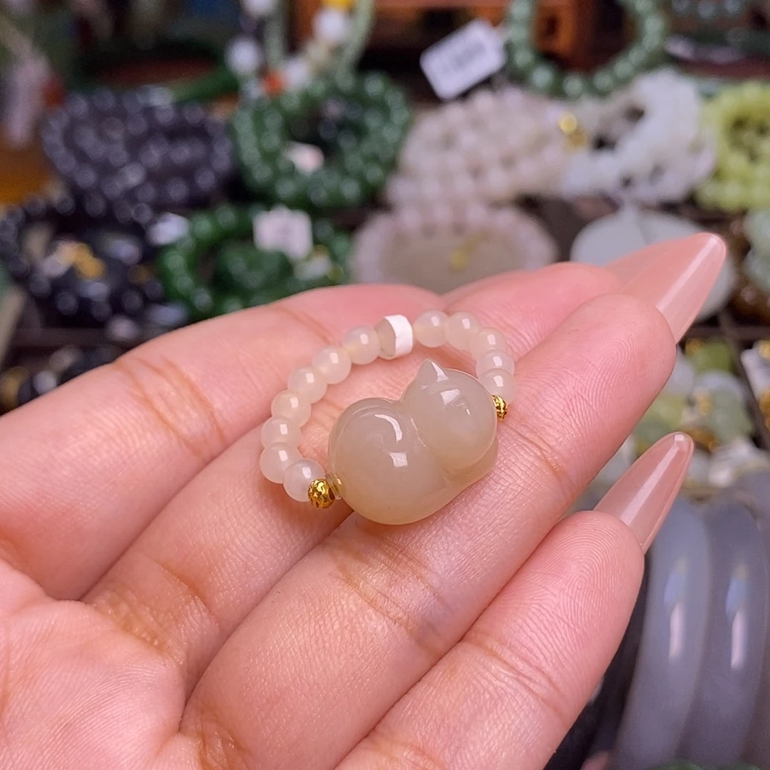 颈饰未镶嵌和田玉藕粉老熟料老料趴趴猫戒指