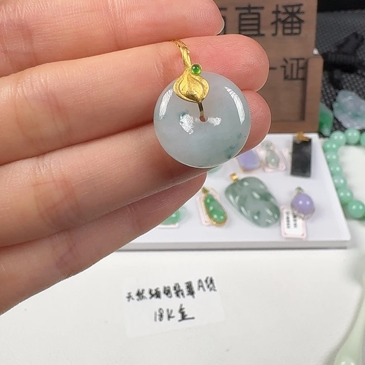 翡翠18K金镶嵌颈饰