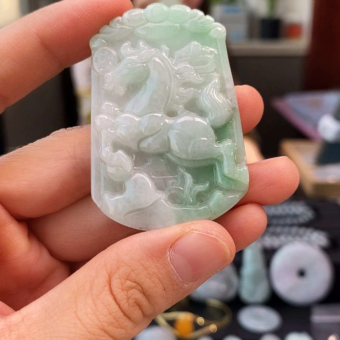 翡翠未镶嵌颈饰马