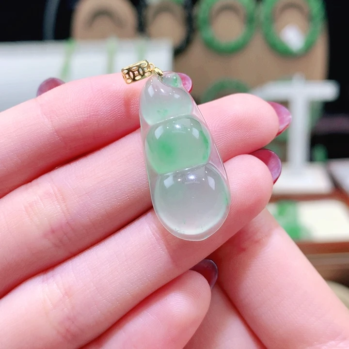 石英质玉（非洲翠）未镶嵌颈饰