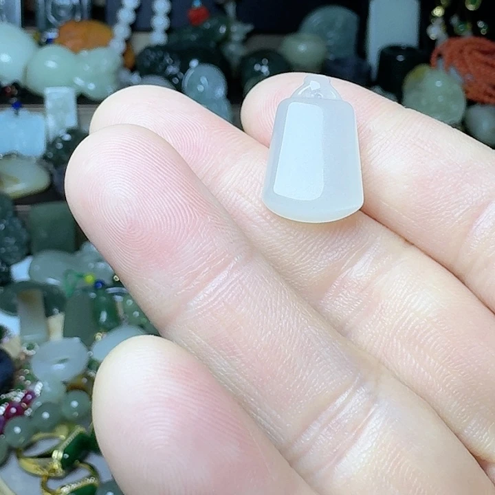 和田玉（糖玉）颈饰未镶嵌