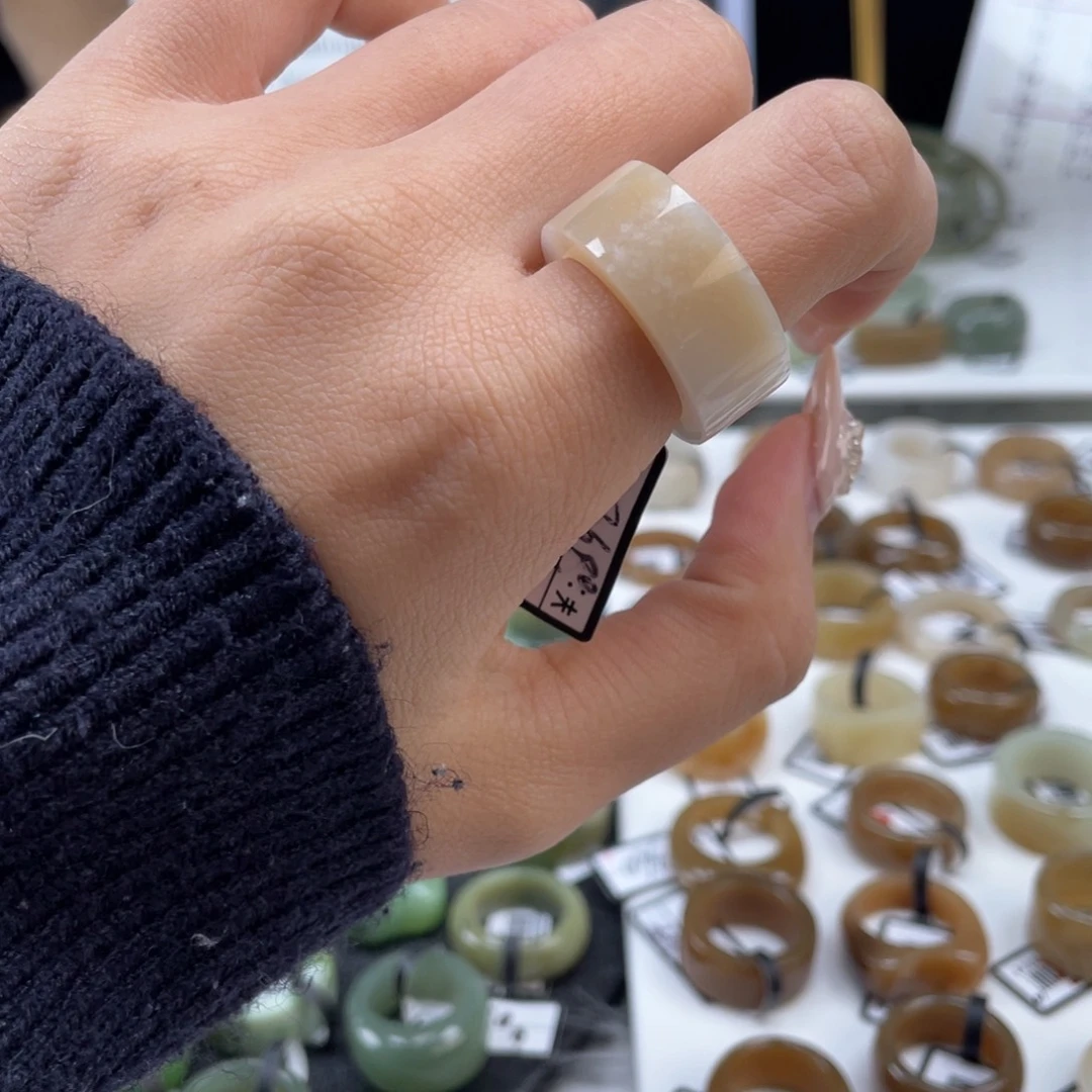 和田玉未镶嵌戒指P45俄一口糖白直切17.4不退换