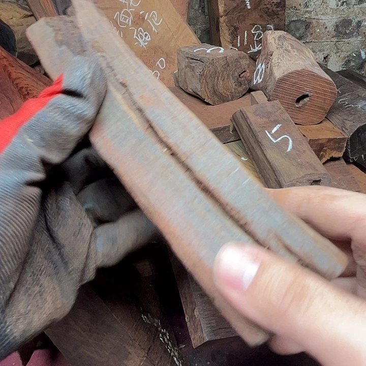 红酸枝木类隹**月大红酸枝交趾黄檀