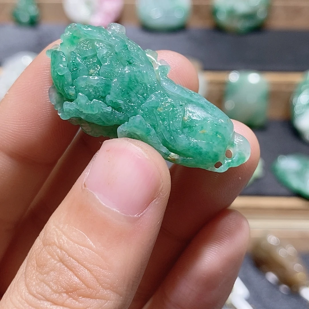 独山玉未镶嵌吊坠