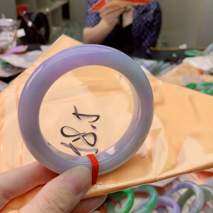 翡翠手镯未镶嵌翡翠手镯