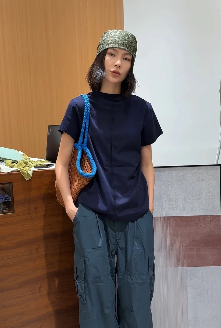 ZLAbout-us【夏款上新】慵懒后竖条设计纯色短袖t恤83827