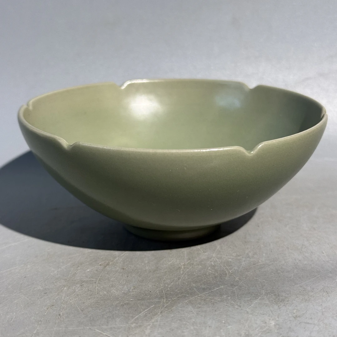 张弓巷手工葵口小碗，口直径11.4cm，高4.6cm，老汝瓷，旧藏，喜欢的来