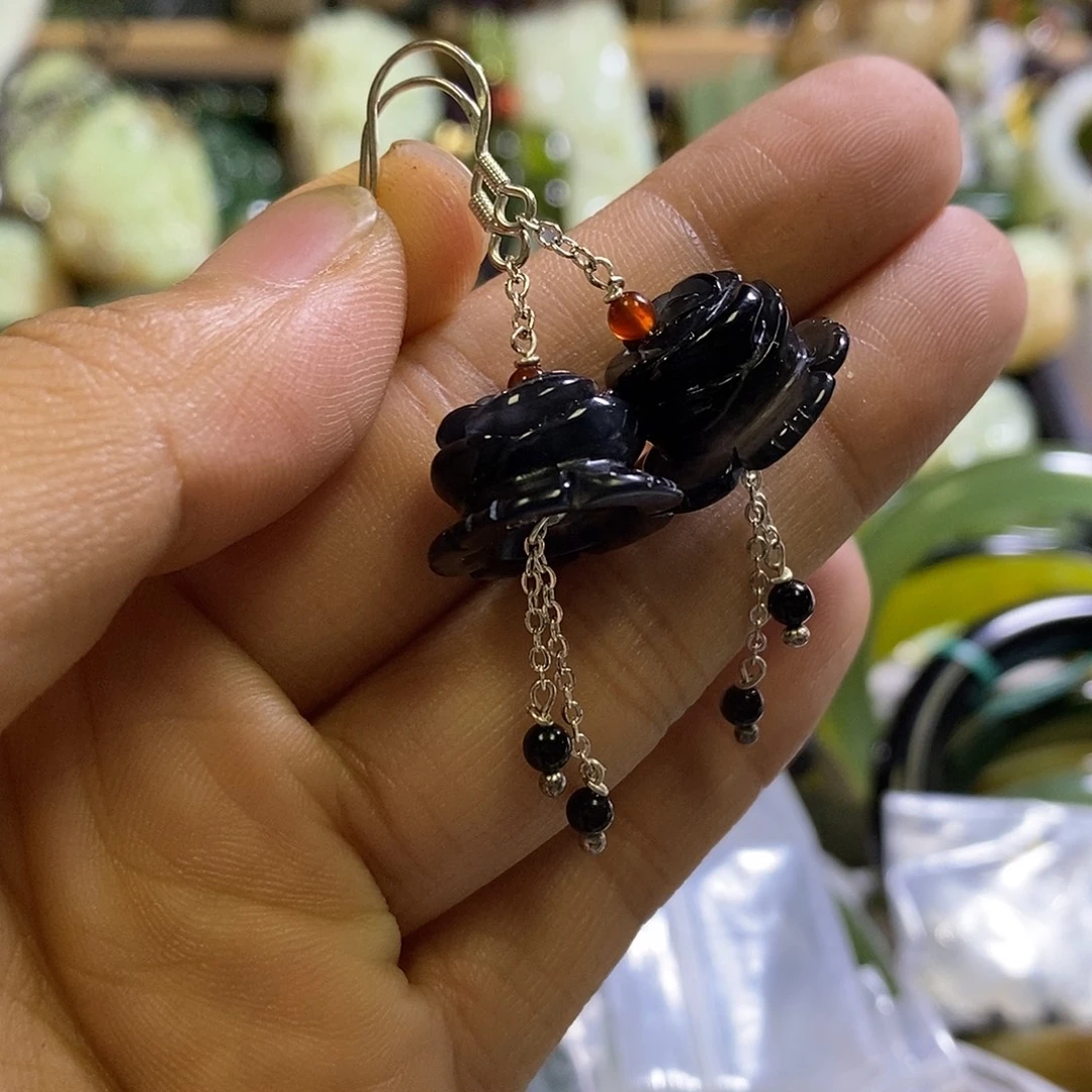 岫玉未镶嵌耳环一对