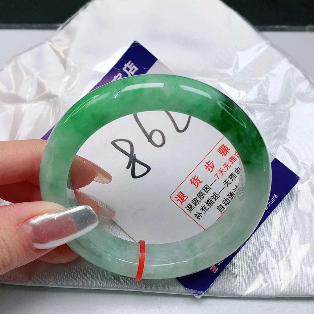 翡翠手镯未镶嵌翡翠手镯