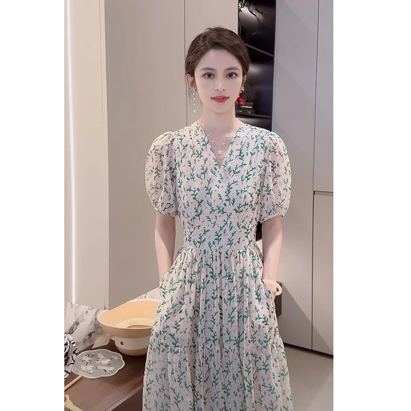 YR-竹叶花v领碎花2025年夏季新品小清新碎花连衣裙收腰显瘦长裙