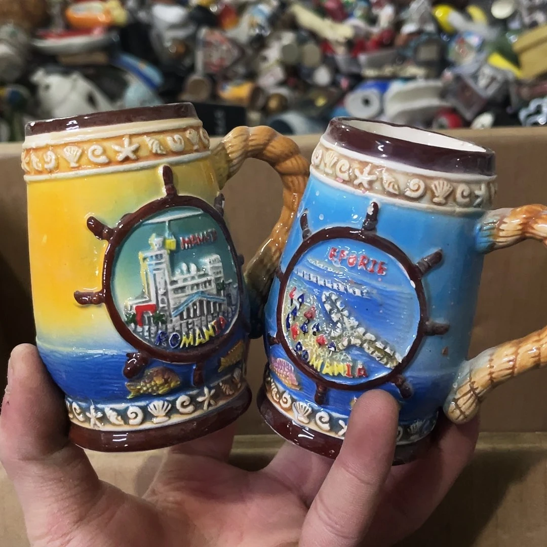 摆件  磕碰 封釉。       