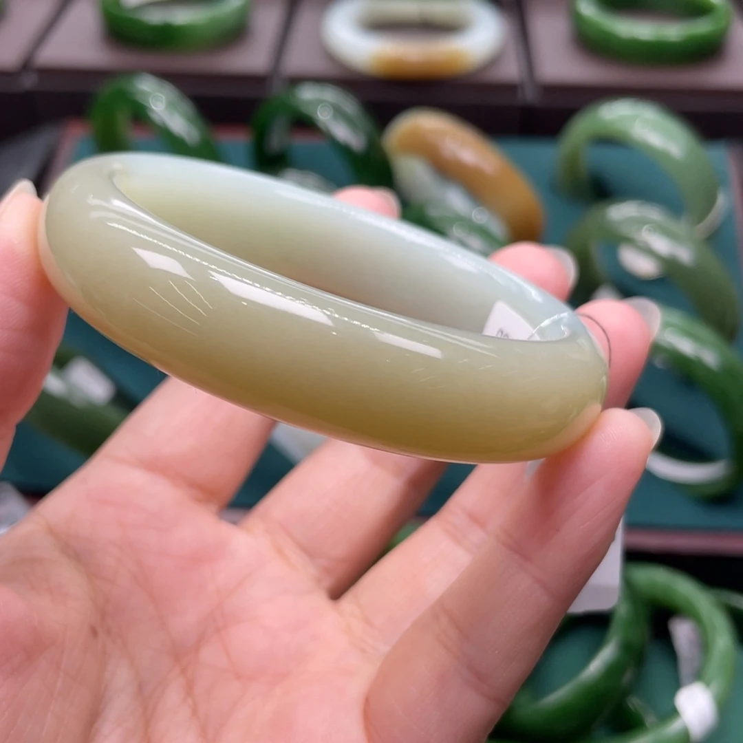 和田玉（糖玉）未镶嵌手镯