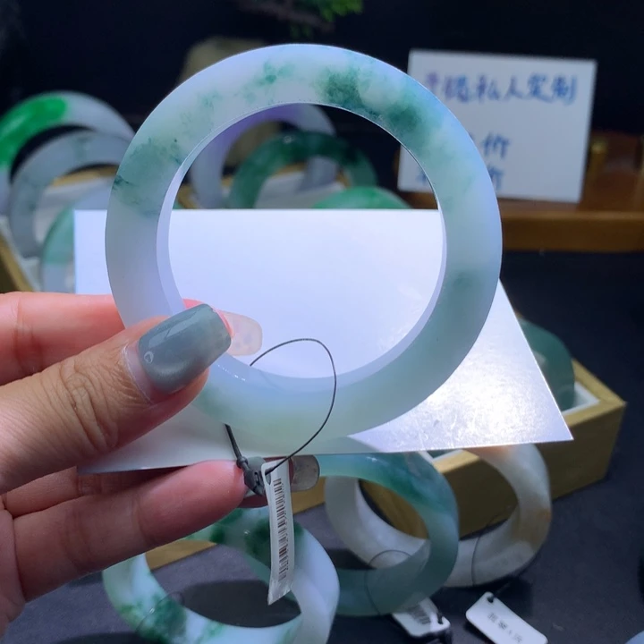 定制翡翠未镶嵌翡翠手镯