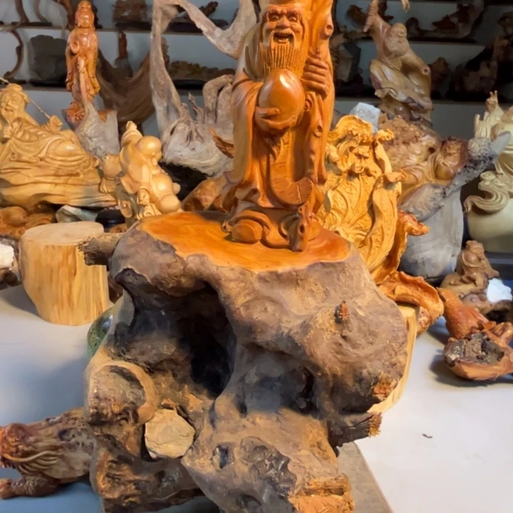 人***耳柏木（崖柏）根雕工艺品