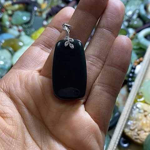 和田玉颈饰未镶嵌一个