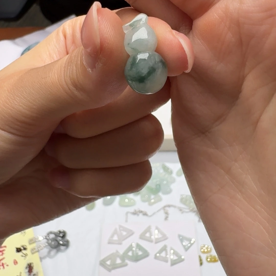 未镶嵌挂件翡翠比**是