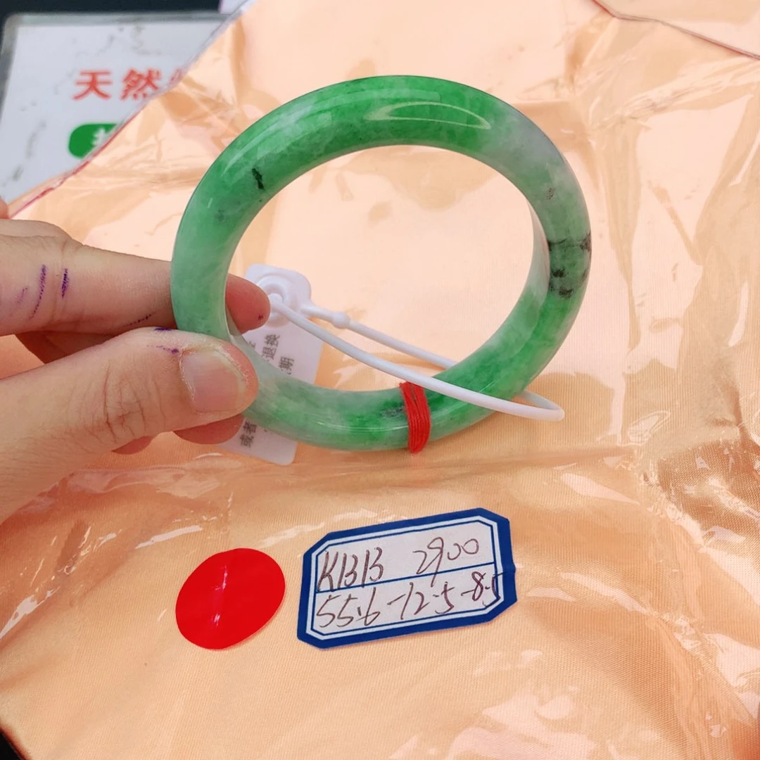 翡翠手镯未镶嵌翡翠
