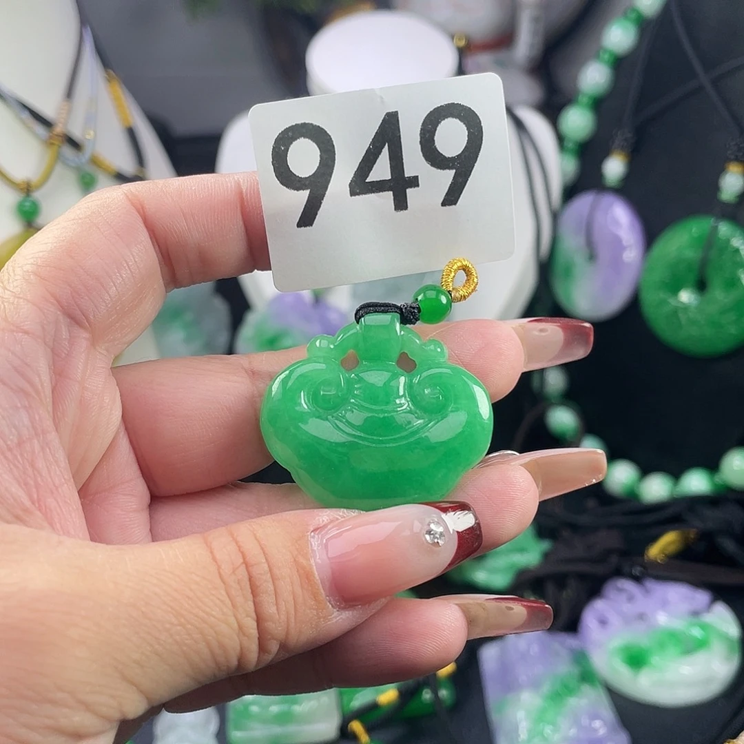 翡翠未镶嵌吊坠(赠链)