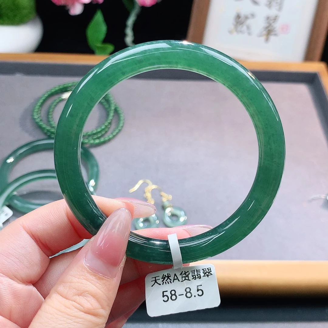 未镶嵌手镯（圆镯）翡翠
