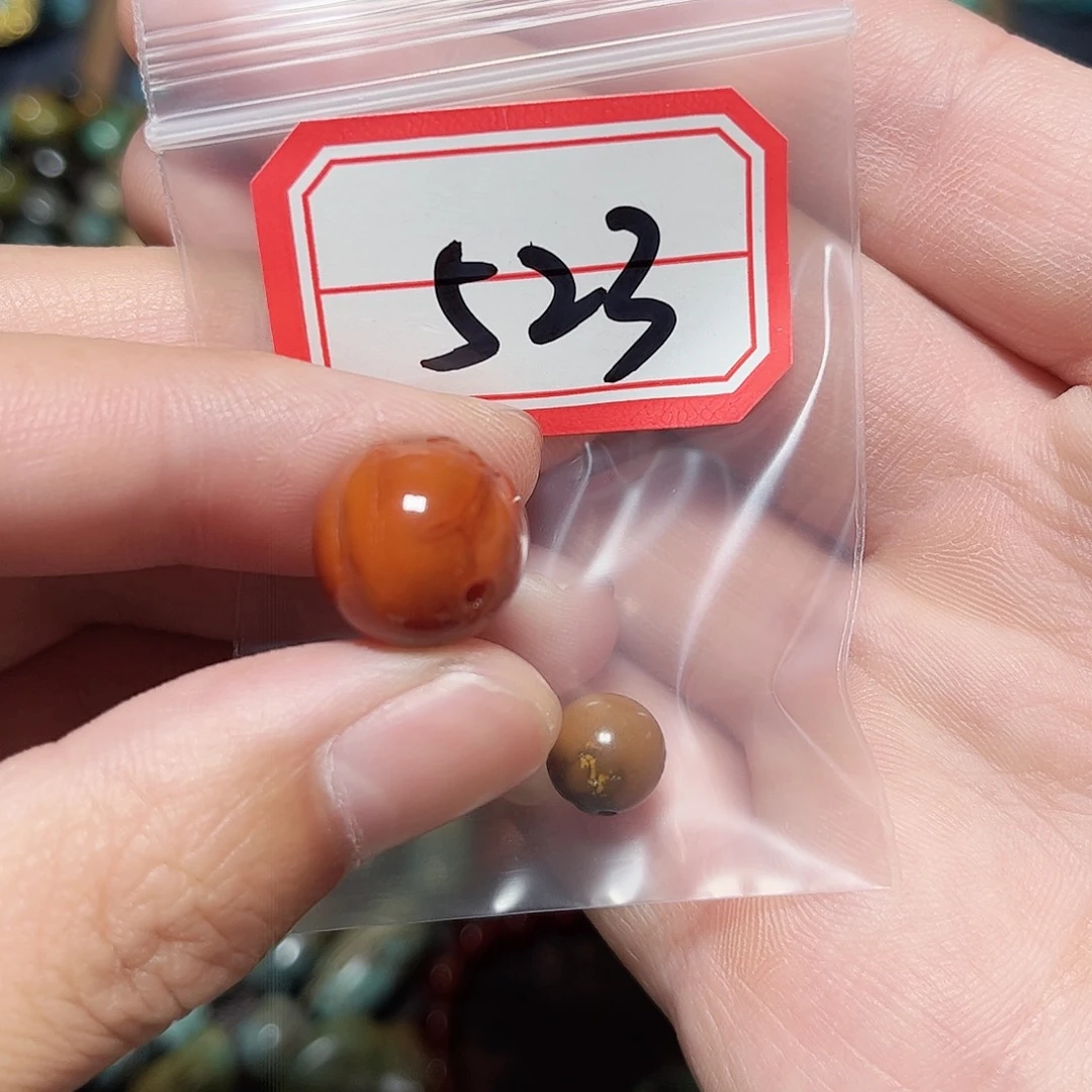 雪***晚玛瑙/玉髓未镶嵌圆珠桶珠老型手串！！
