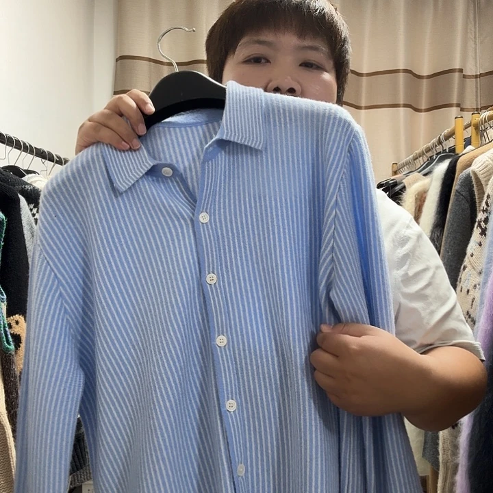 衬衫。