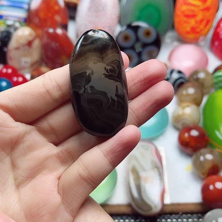 玛瑙/玉髓未镶嵌珠宝奇石