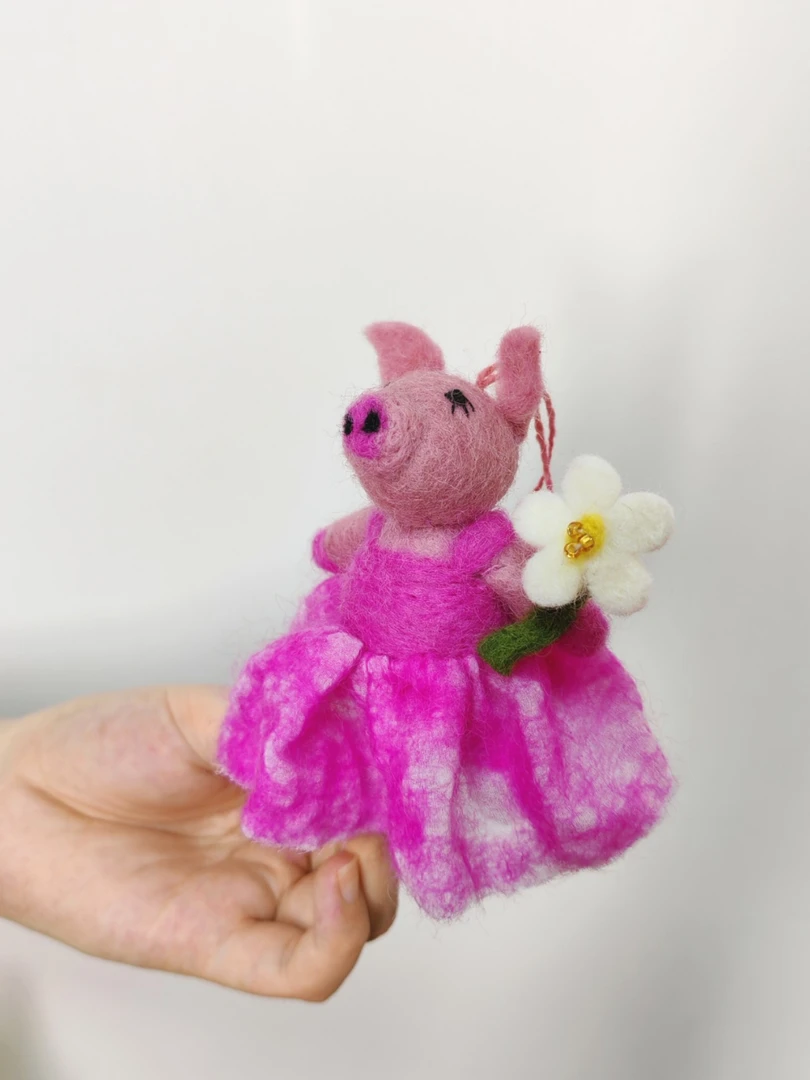 猪猪女孩-尼泊尔进口手工羊毛毡成品挂饰、包包挂件、可爱挂件