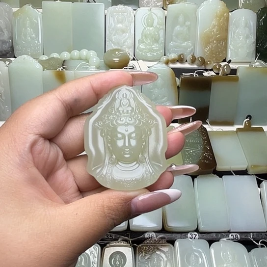 颈饰未镶嵌和田玉