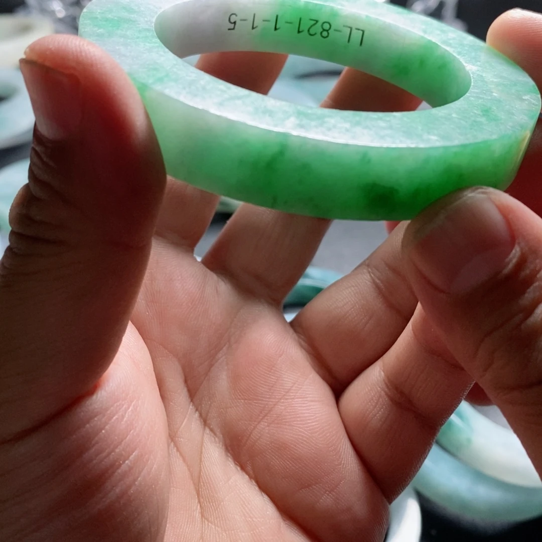 未镶嵌手镯定制翡翠