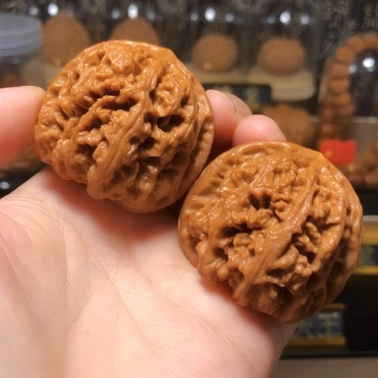 精品：球体大粗筋