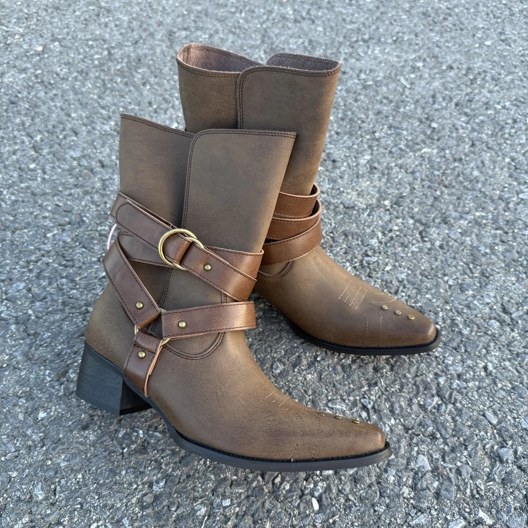 时尚复古西部牛仔靴皮带扣擦色短靴胖妹妹大筒围短靴女尖头短靴