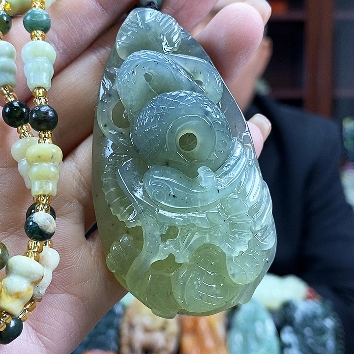 蛇纹石玉吊坠未镶嵌