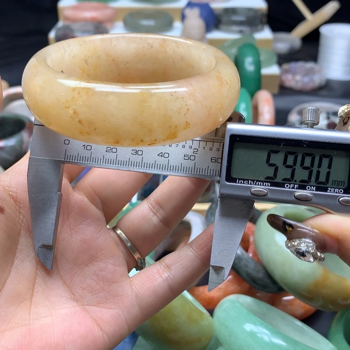 未镶嵌手镯石英质玉