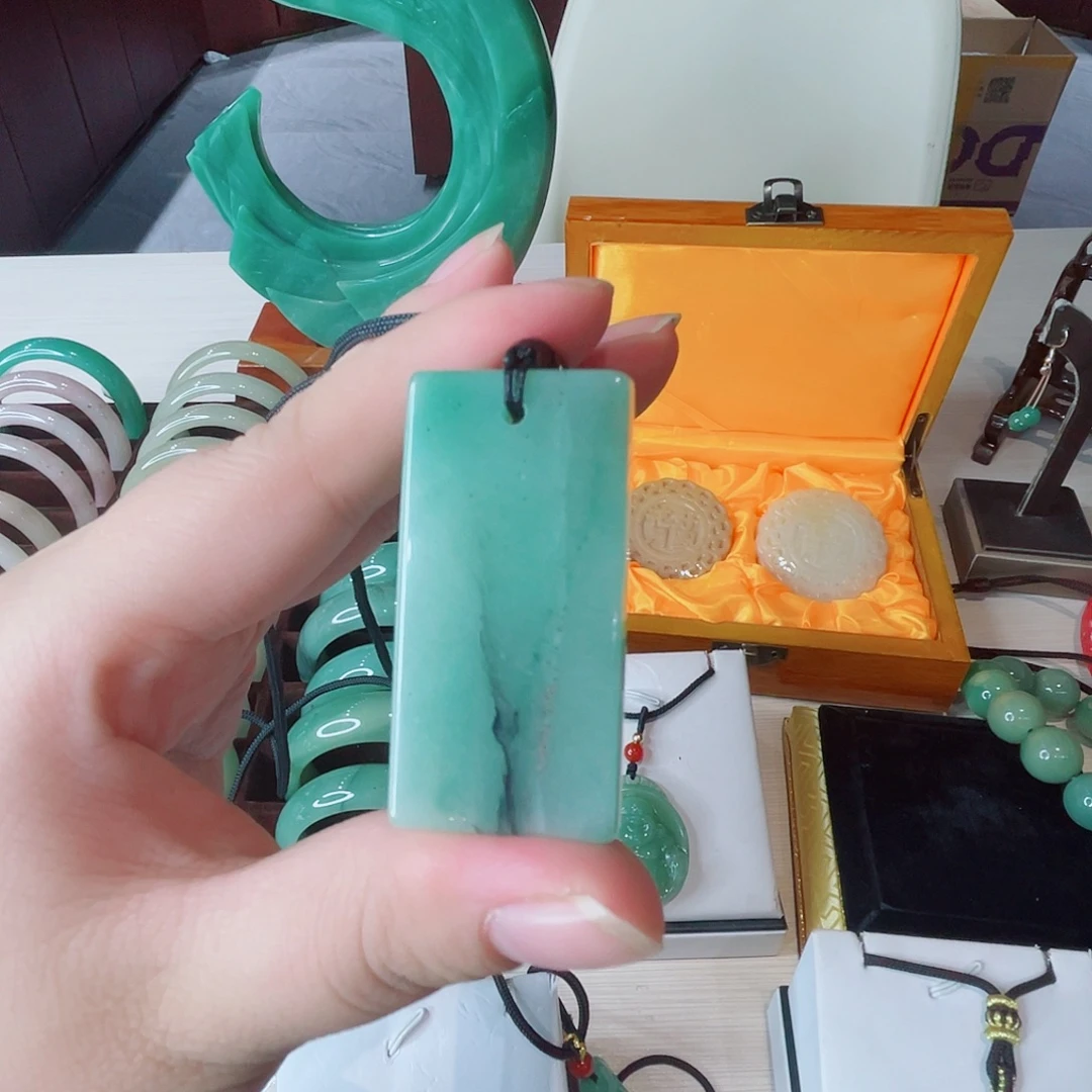 密玉（石英质玉）未镶嵌颈饰