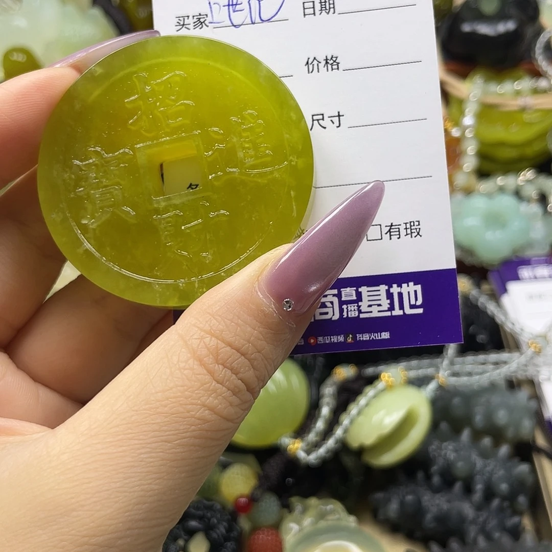 上***心蛇纹石玉未镶嵌颈饰