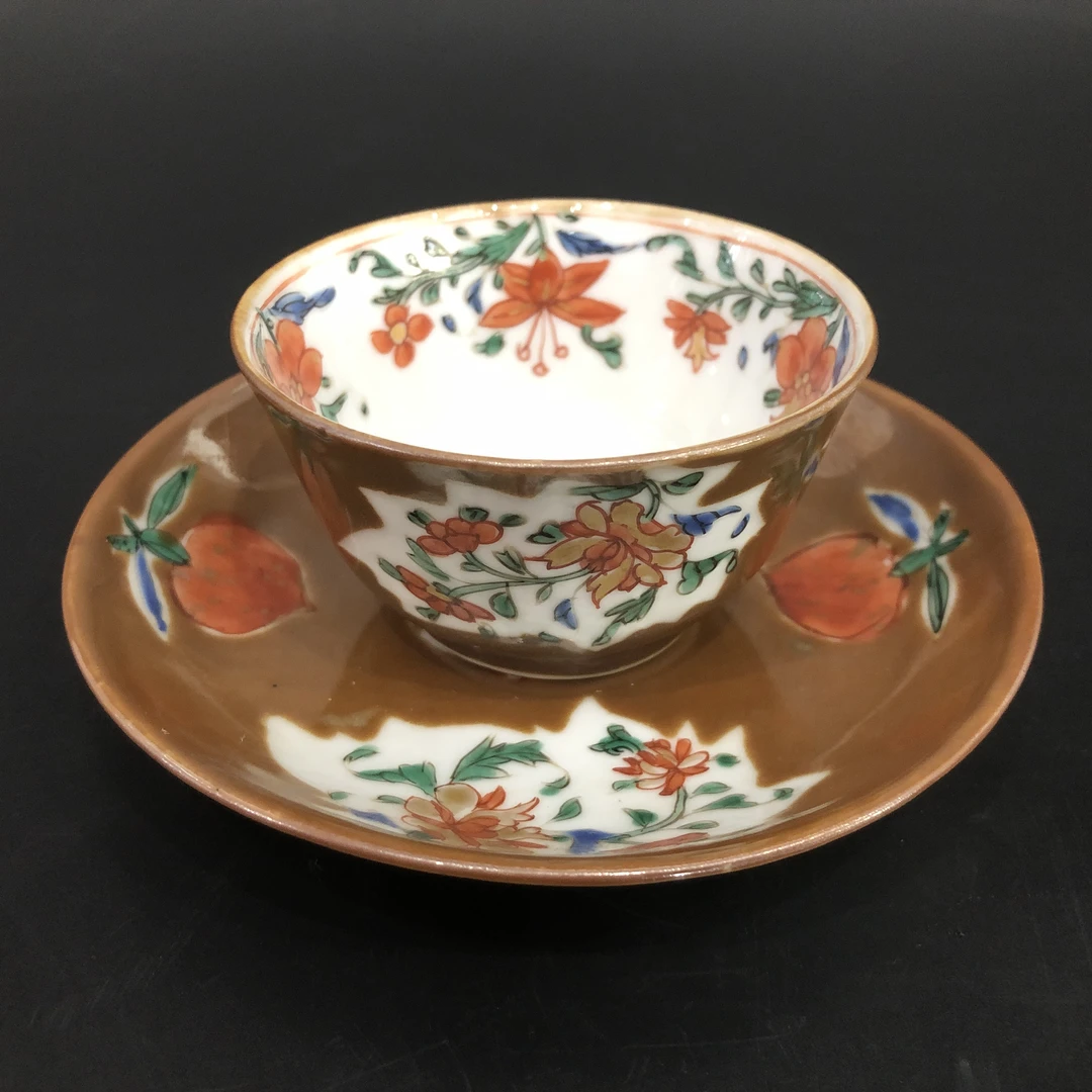 25110241 清康熙紫金釉开窗五彩花卉纹杯碟 碟直径11.8杯高4.1cm