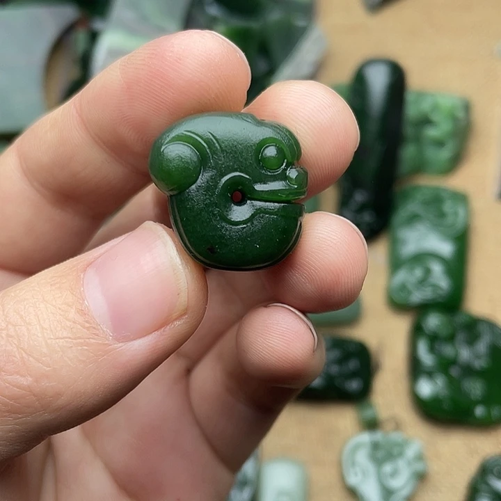 和田玉（碧玉）未镶嵌颈饰