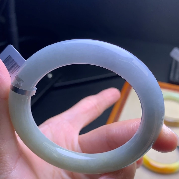 翡翠手镯未镶嵌翡翠手镯
