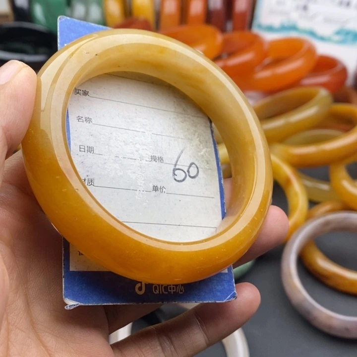 未镶嵌手镯石英质玉