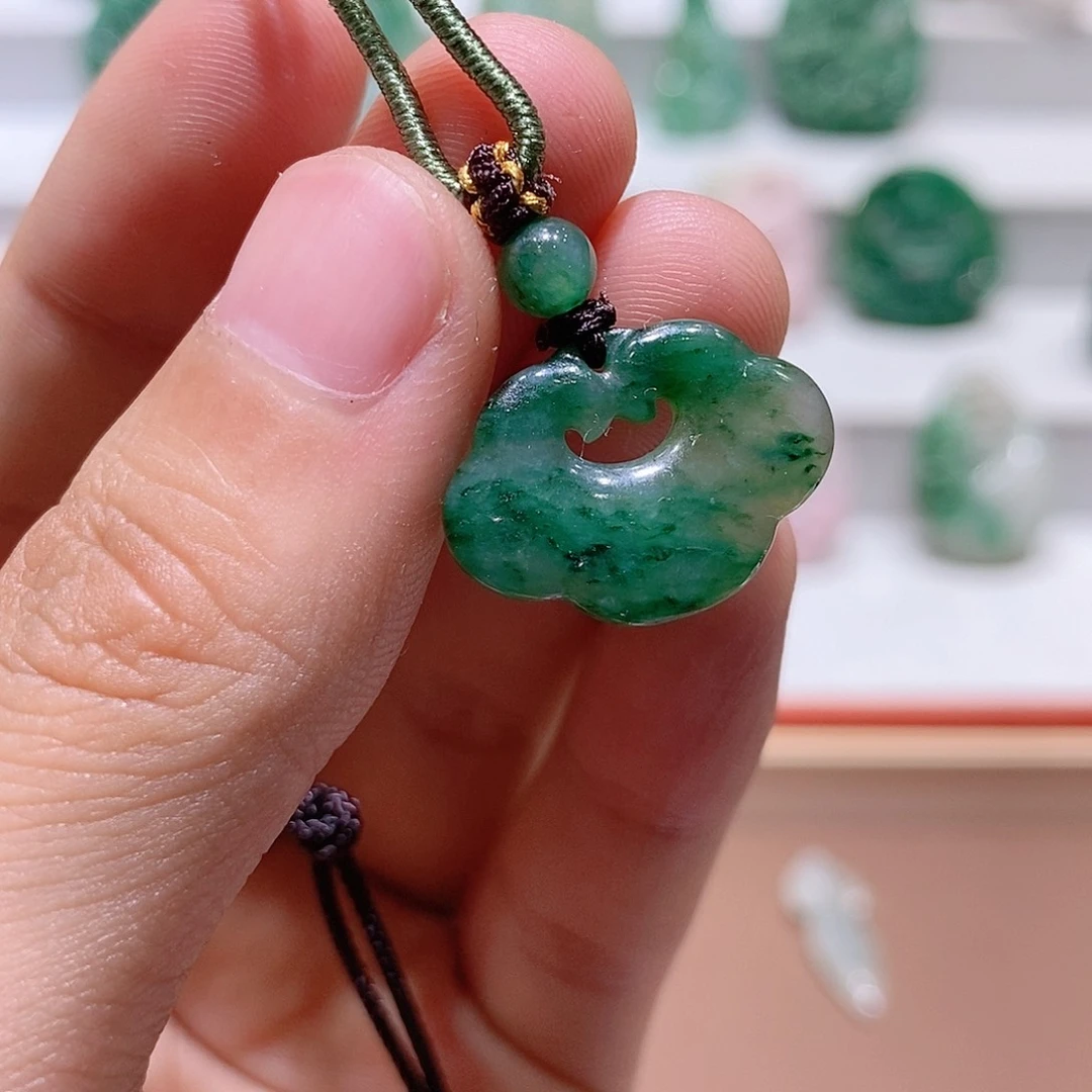 独山玉未镶嵌吊坠