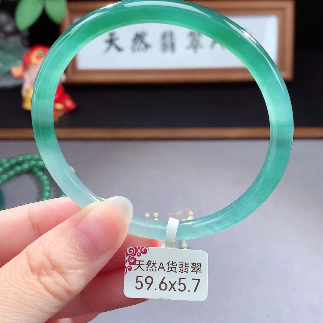 未镶嵌手镯（圆镯）翡翠