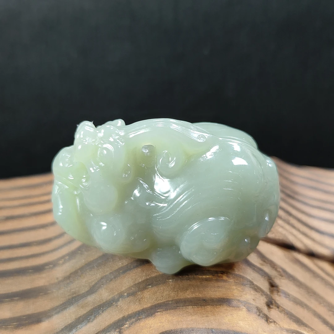 和田玉青白色貔貅挂件油润干净38g