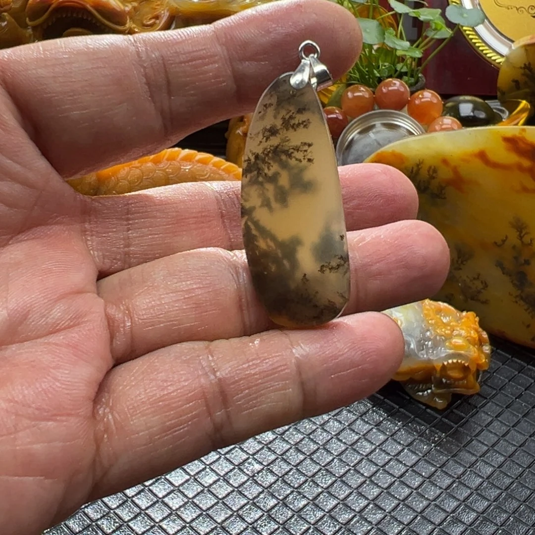 石英质玉未镶嵌颈饰