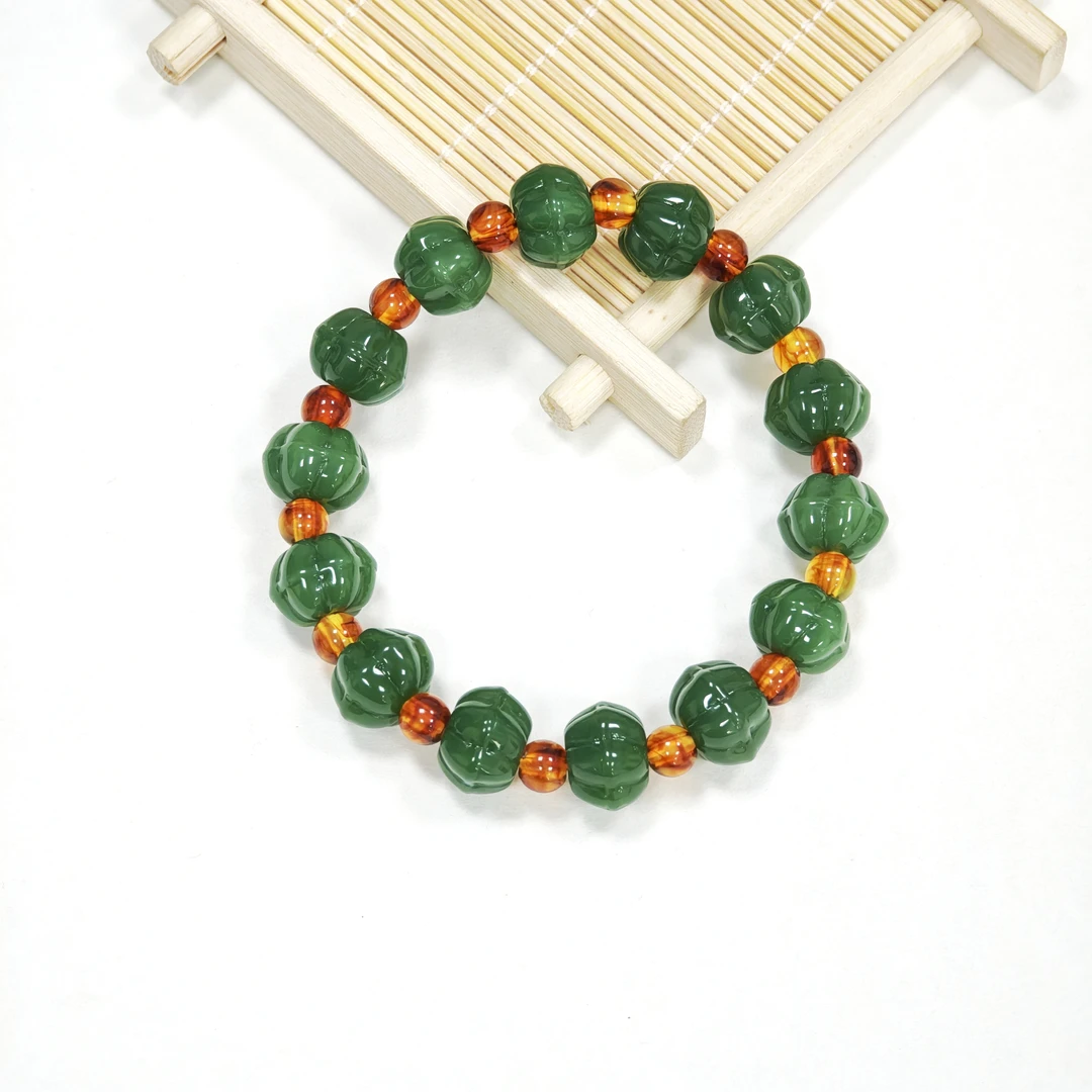 盛世典藏甄选菠菜绿南瓜珠手串 139
